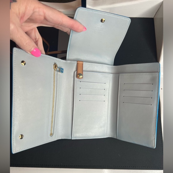 Authentic Louis Vuitton Monogram Vernis 
Walker Crossbody - Picture 8 of 8